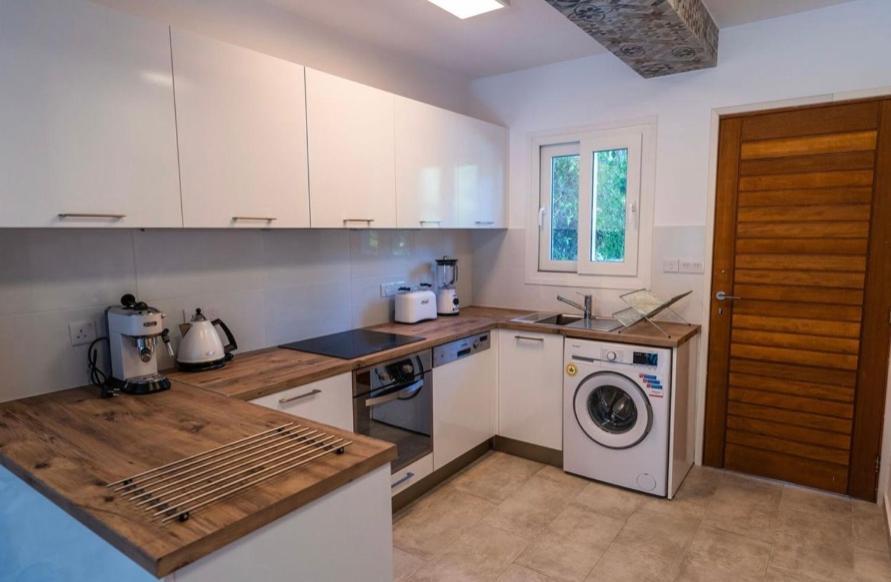 Holiday Cosy Home Paphos Bagian luar foto